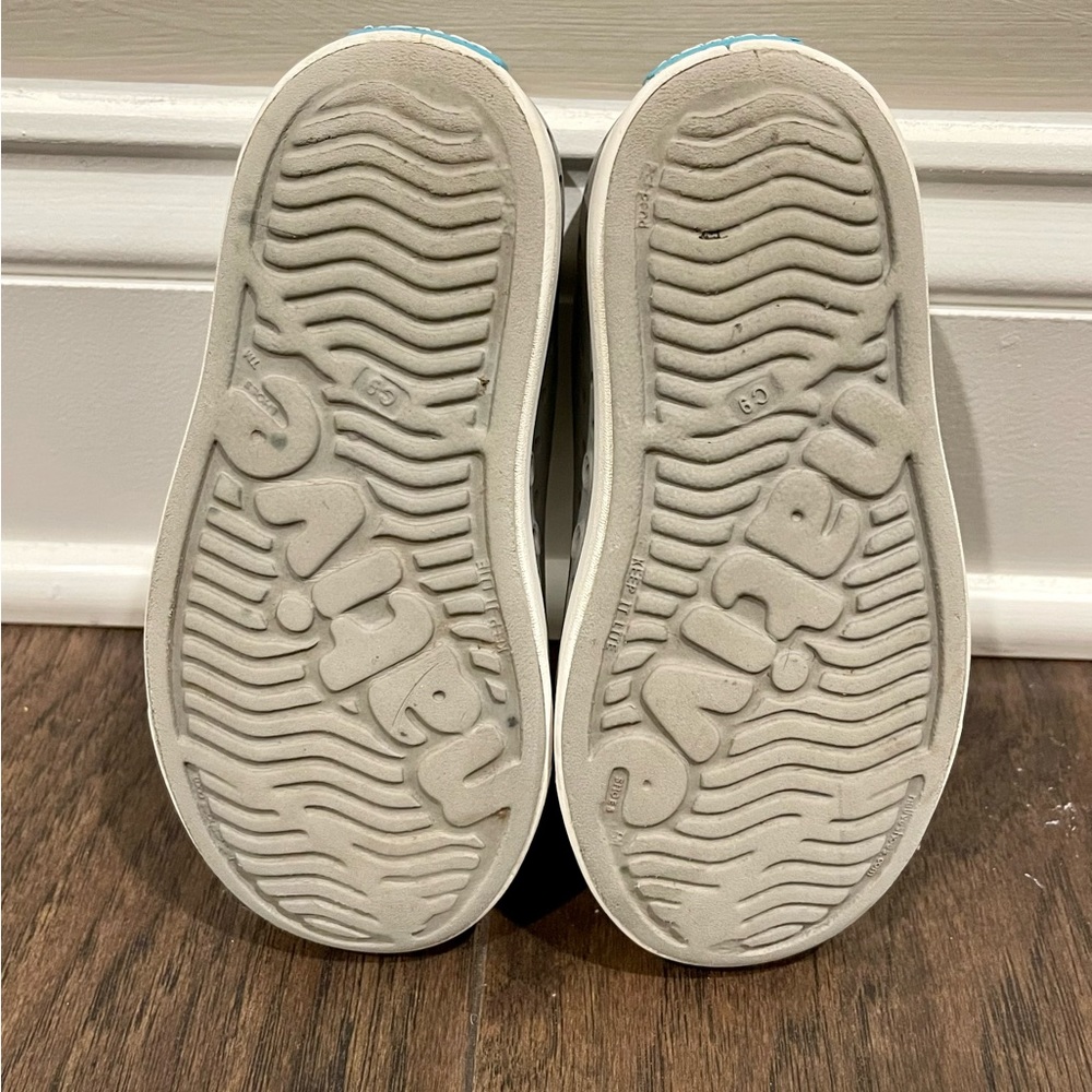 Native shoes size 9